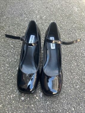 Steve Madden Black Patent Mary Jane Heels with Strap